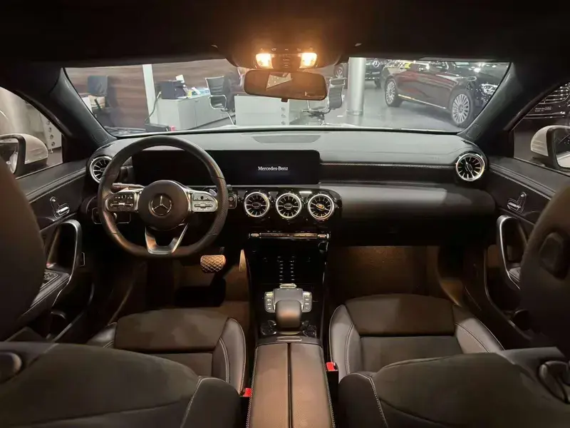 2022 Mercedes-Benz A-Класс с пробегом 18 200 км
