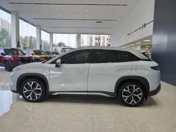2024 BYD Song L с пробегом 23 600 км