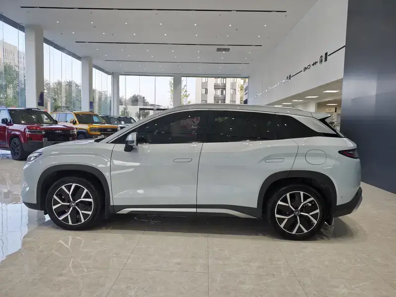 2024 BYD Song L с пробегом 23 600 км