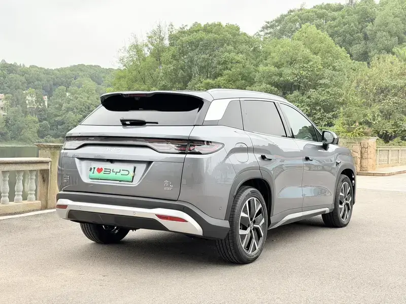 2025 BYD Song L с пробегом 10 000 км