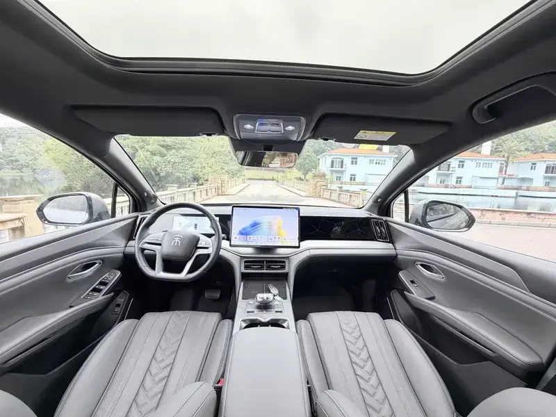 2025 BYD Song L с пробегом 10 000 км
