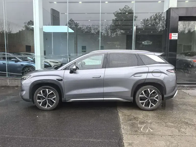 2025 BYD Song L с пробегом 5 800 км