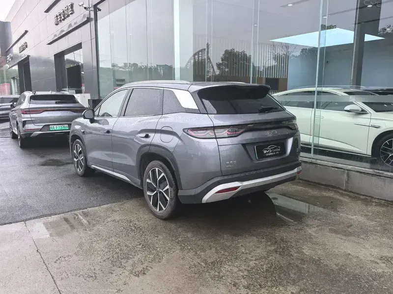 2025 BYD Song L с пробегом 5 800 км