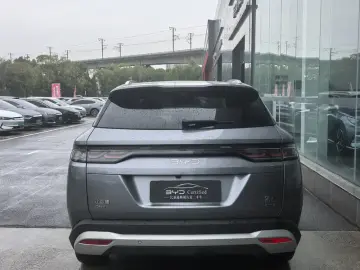 2025 BYD Song L с пробегом 5 800 км