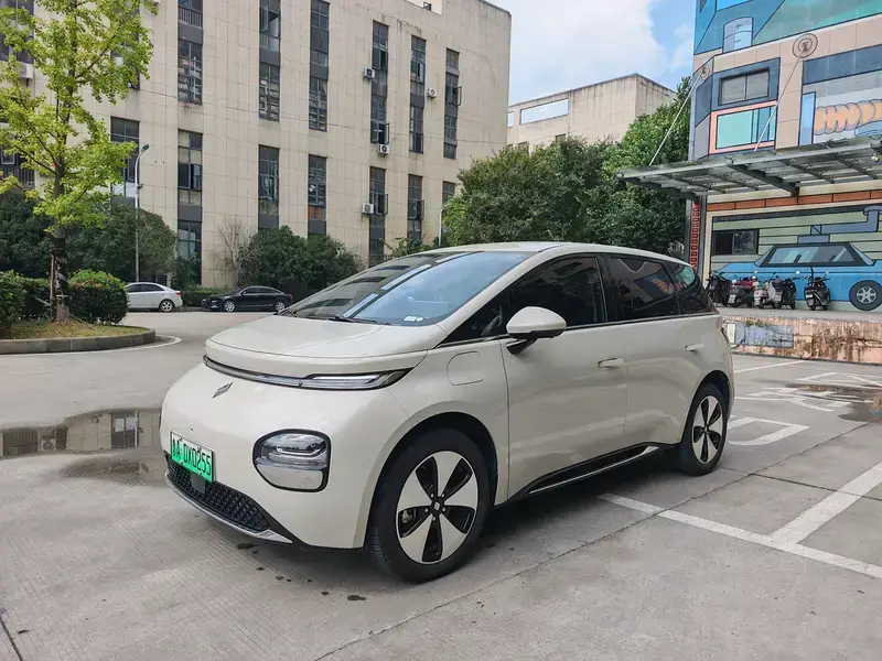2023 Baojun Cloud с пробегом 30 000 км