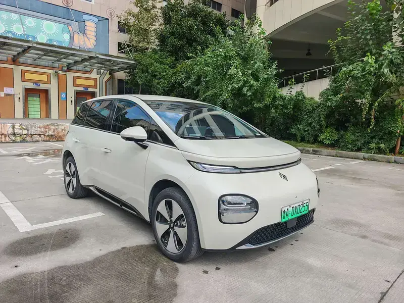 2023 Baojun Cloud с пробегом 30 000 км