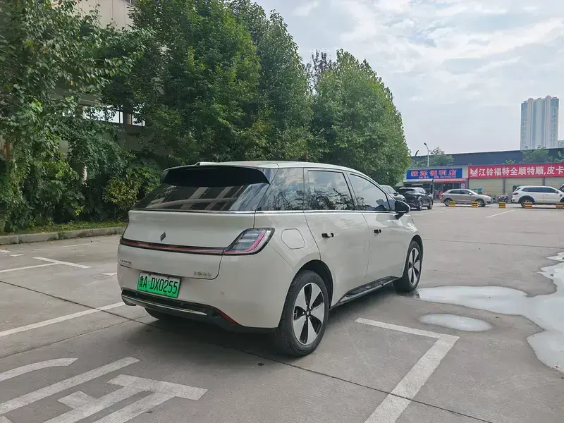 2023 Baojun Cloud с пробегом 30 000 км