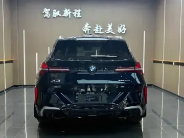 2025 BMW X3 M40i с пробегом 12 700 км