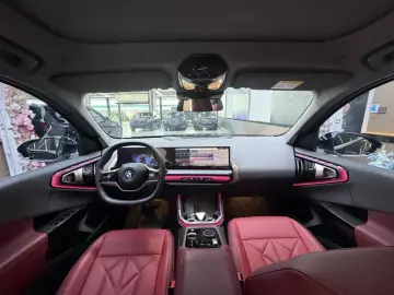 2025 BMW X3 M40i с пробегом 12 700 км