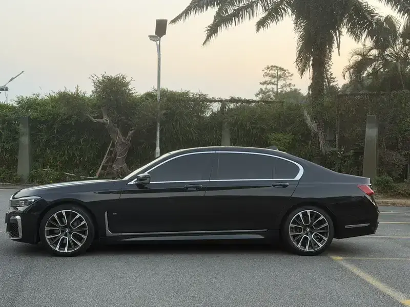 2021 BMW M760Le с пробегом 124 000 км