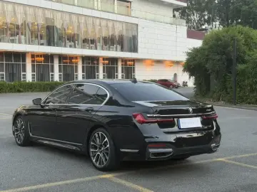 2021 BMW M760Le с пробегом 124 000 км