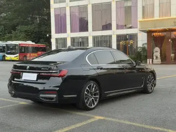 2021 BMW M760Le с пробегом 124 000 км