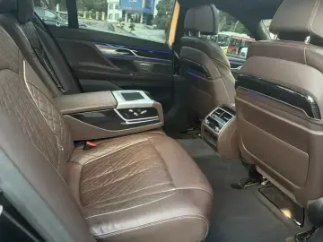 2021 BMW M760Le с пробегом 124 000 км