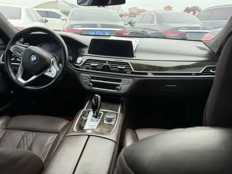 2017 BMW M760Le с пробегом 150 000 км