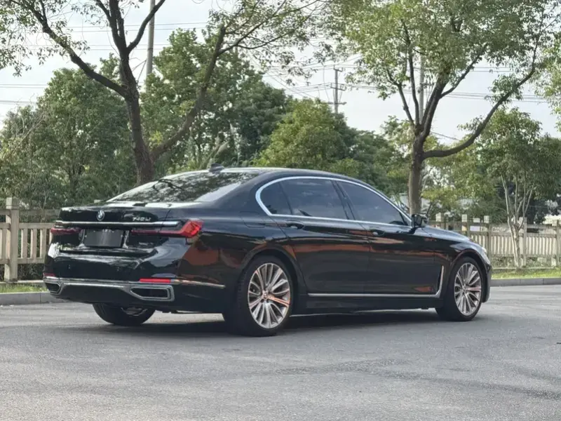 2021 BMW M760Le с пробегом 99 000 км