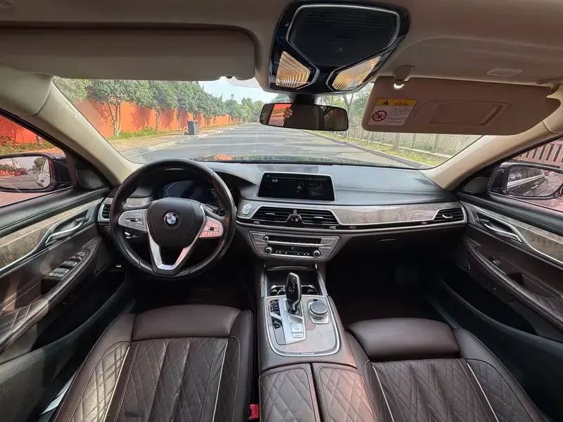 2021 BMW M760Le с пробегом 99 000 км