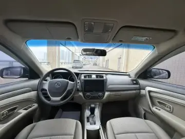 2012 Dongfeng Dongfeng Fengshen A60 с пробегом 98 800 км