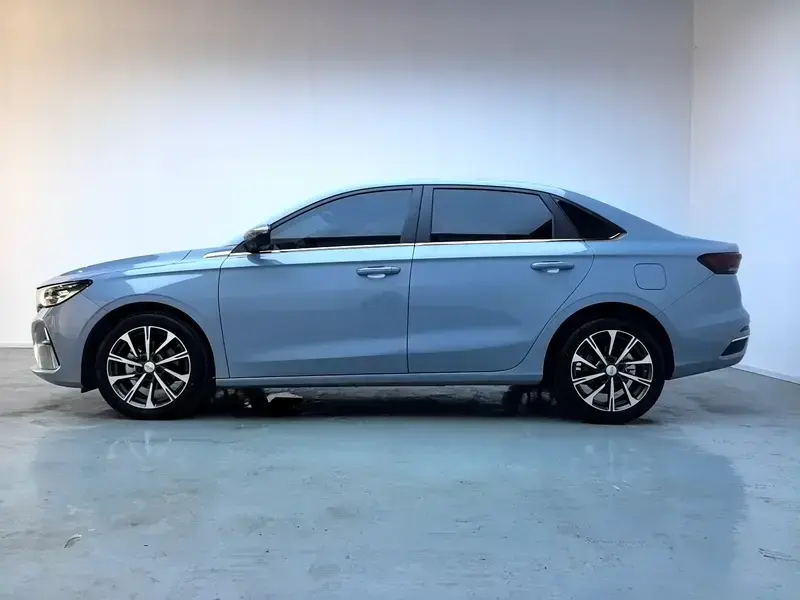 2025 Geely Classic Emgrand с пробегом 6 000 км