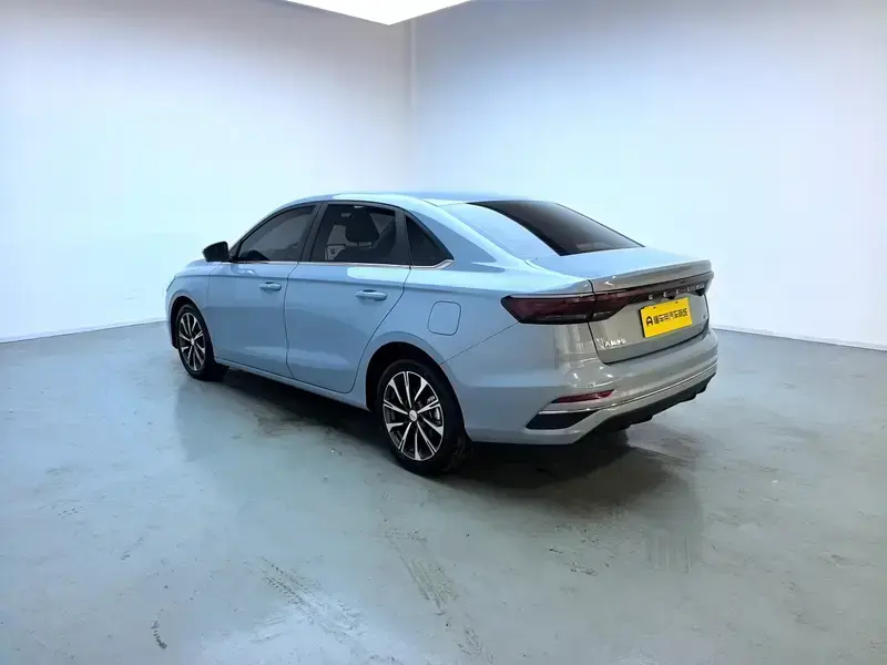 2025 Geely Classic Emgrand с пробегом 6 000 км