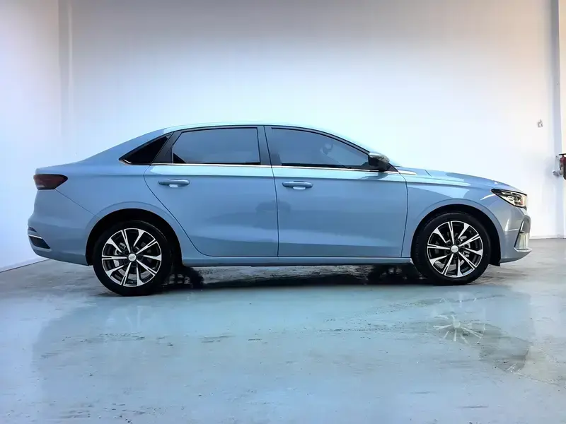 2025 Geely Classic Emgrand с пробегом 6 000 км