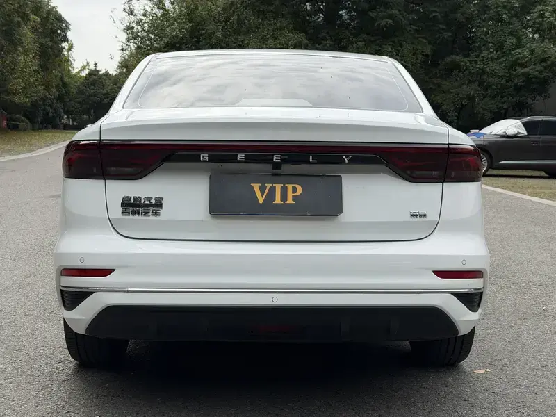 2025 Geely Classic Emgrand с пробегом 17 700 км