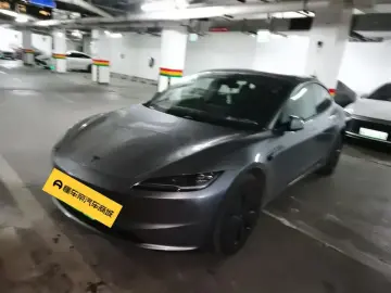 2025 Tesla Model 3 с пробегом 6 000 км