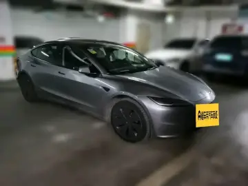2025 Tesla Model 3 с пробегом 6 000 км