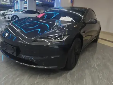 2025 Tesla Model 3 с пробегом 11 000 км