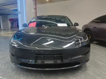 2025 Tesla Model 3 с пробегом 11 000 км