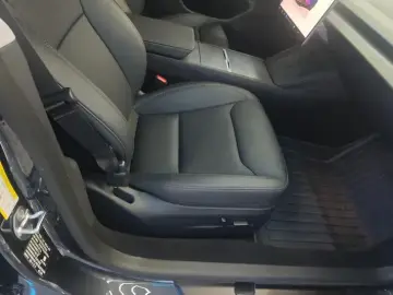 2025 Tesla Model 3 с пробегом 11 000 км