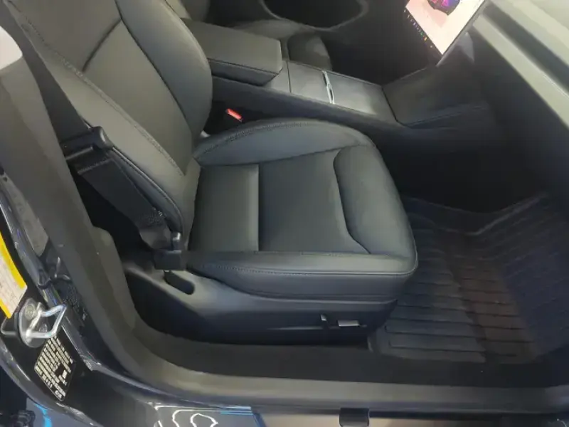 2025 Tesla Model 3 с пробегом 11 000 км