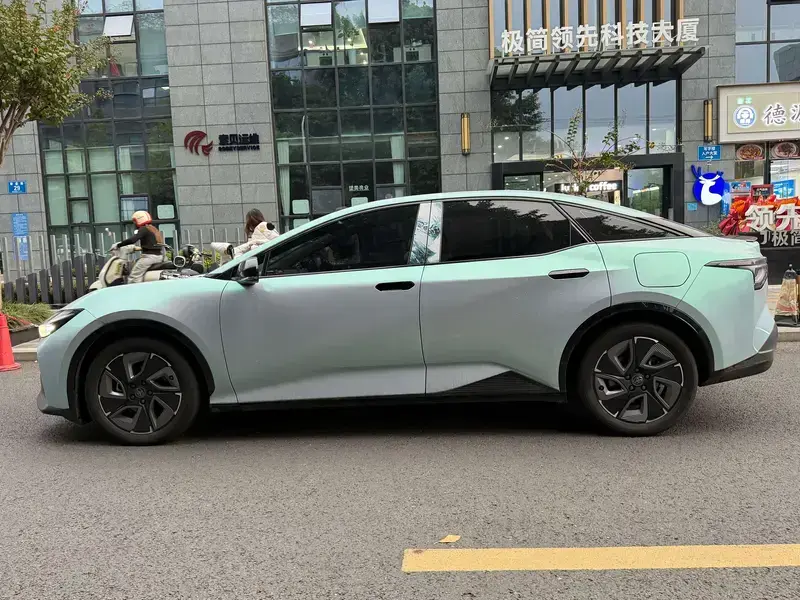 2024 Toyota bZ3 с пробегом 45 000 км