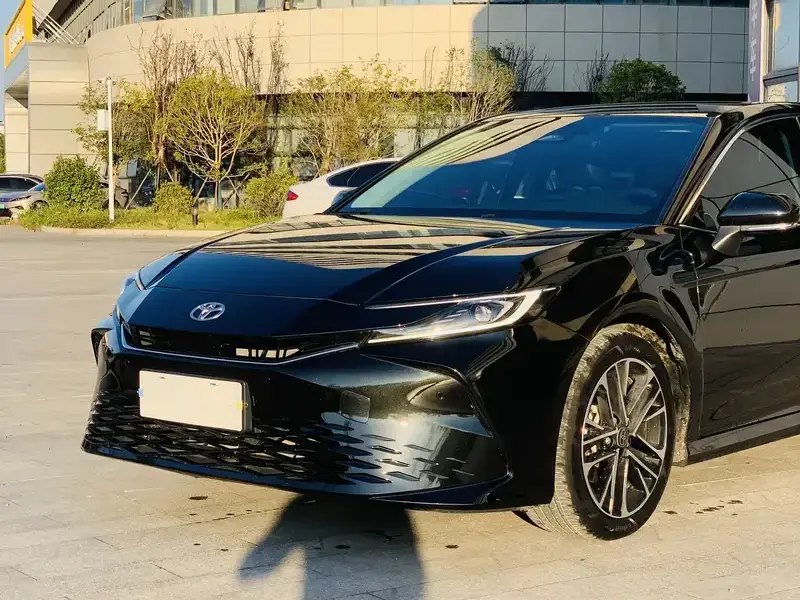 2024 Toyota Camry с пробегом 56 000 км