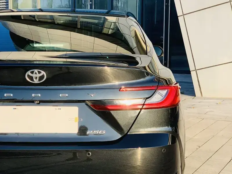 2024 Toyota Camry с пробегом 56 000 км