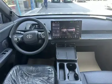 2026 Toyota bZ3X с пробегом 1 500 км