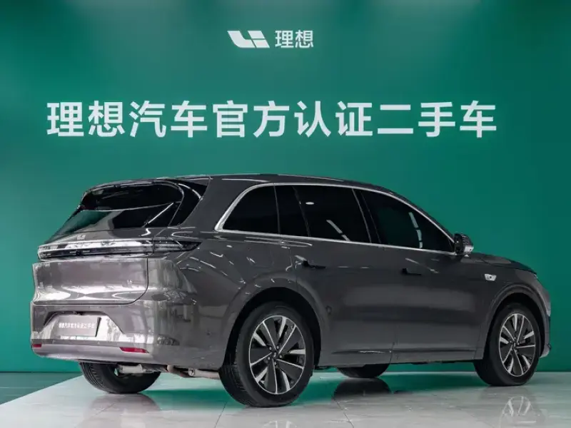 2025 Li Auto (Lixiang) L6 с пробегом 16 700 км
