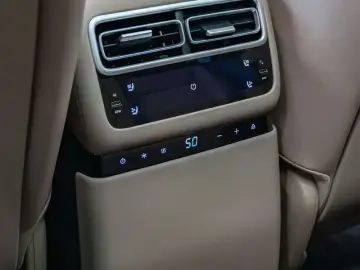2025 Li Auto (Lixiang) L6 с пробегом 16 700 км