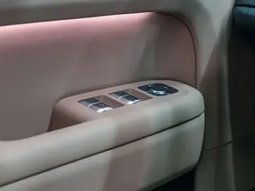 2025 Li Auto (Lixiang) L6 с пробегом 16 700 км