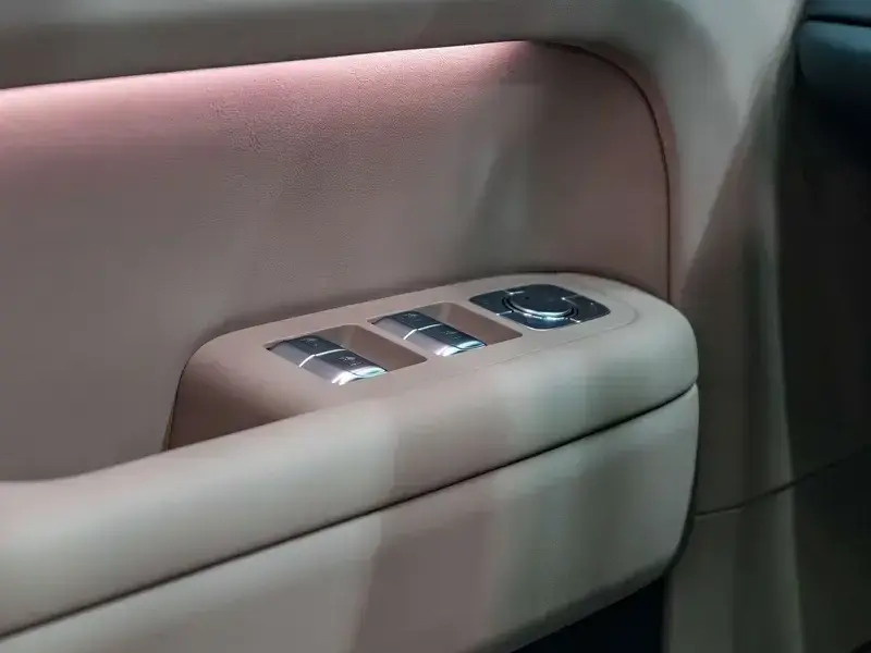 2025 Li Auto (Lixiang) L6 с пробегом 16 700 км