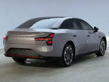 2025 Xpeng Mona M03 с пробегом 11 000 км