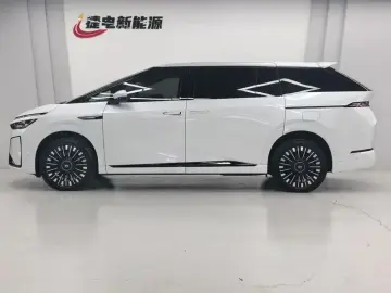 2026 Xpeng X9 с пробегом 23 000 км