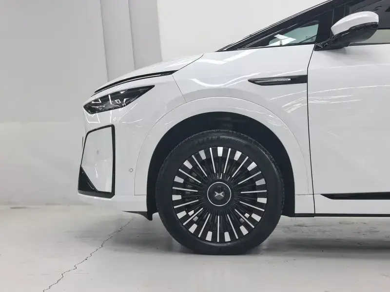 2026 Xpeng X9 с пробегом 23 000 км