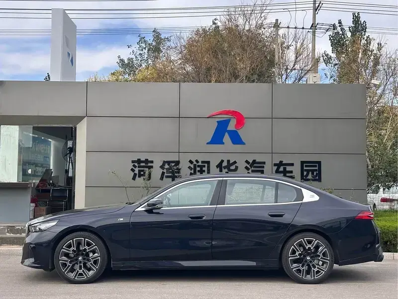 2025 BMW 5 серии с пробегом 21 100 км