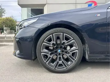 2025 BMW 5 серии с пробегом 21 100 км