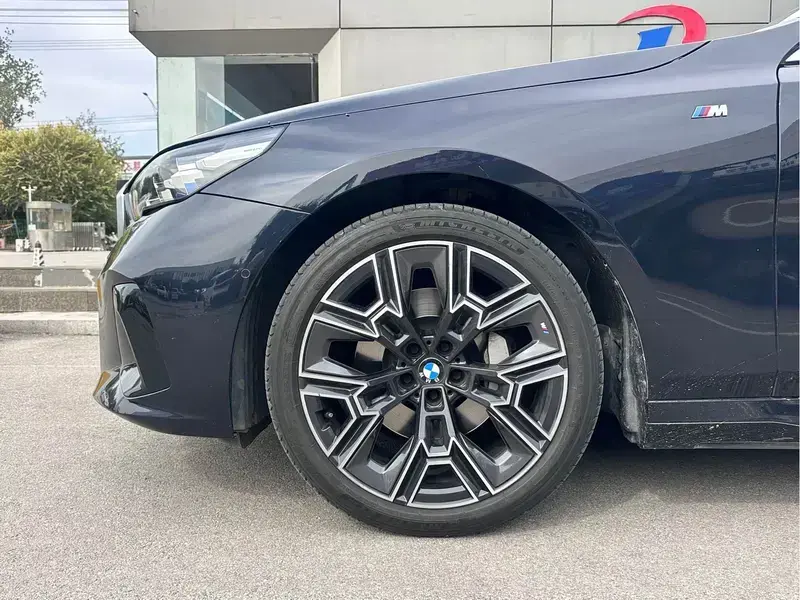 2025 BMW 5 серии с пробегом 21 100 км