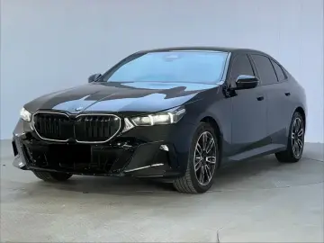 2025 BMW 5 серии с пробегом 15 000 км