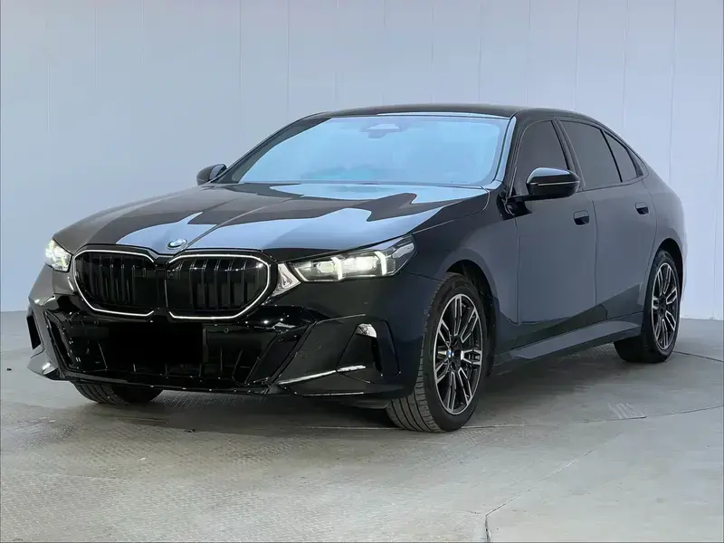 2025 BMW 5 серии с пробегом 15 000 км