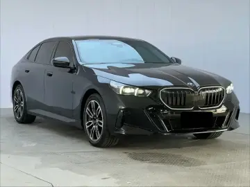 2025 BMW 5 серии с пробегом 15 000 км