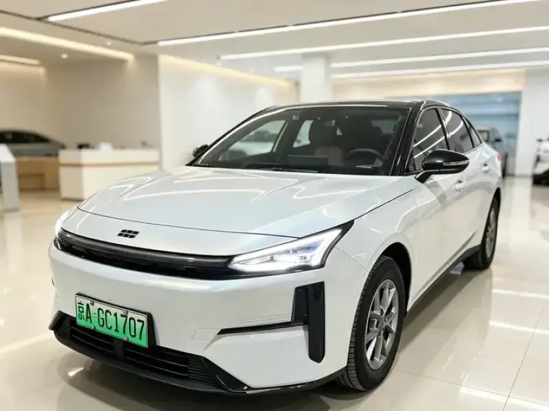 2025 Geely Galaxy L6 с пробегом 57 000 км