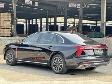2024 Hongqi H5 с пробегом 17 000 км